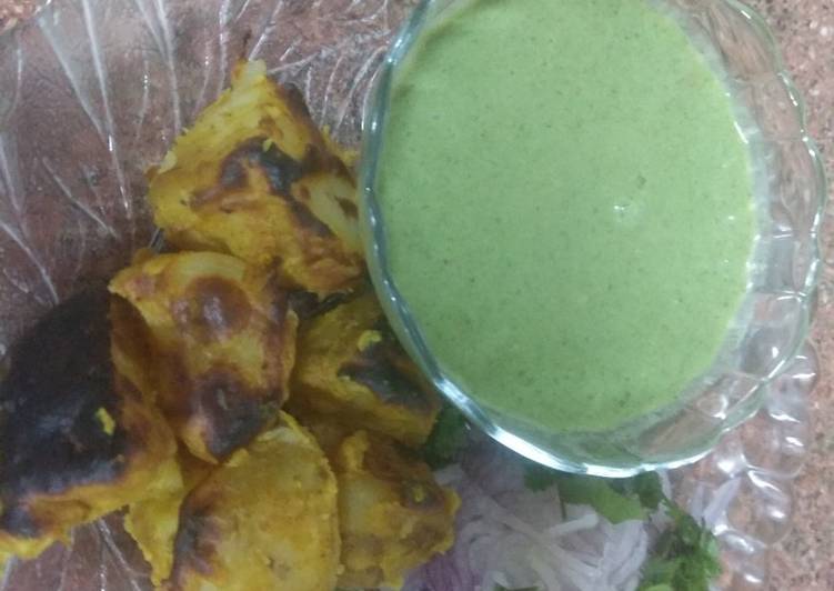 Recipe of Ultimate Tandoori aloo with mint chutney