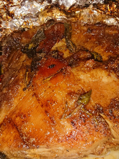 Una foto de Costilla agridulce con salvia