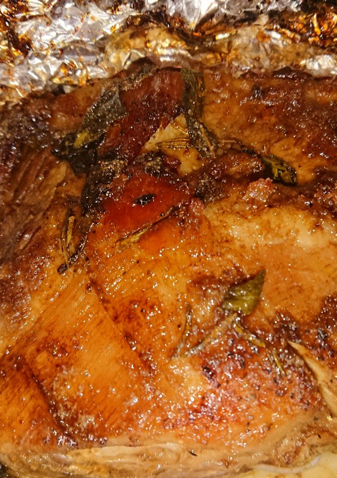 Una foto de Costilla agridulce con salvia