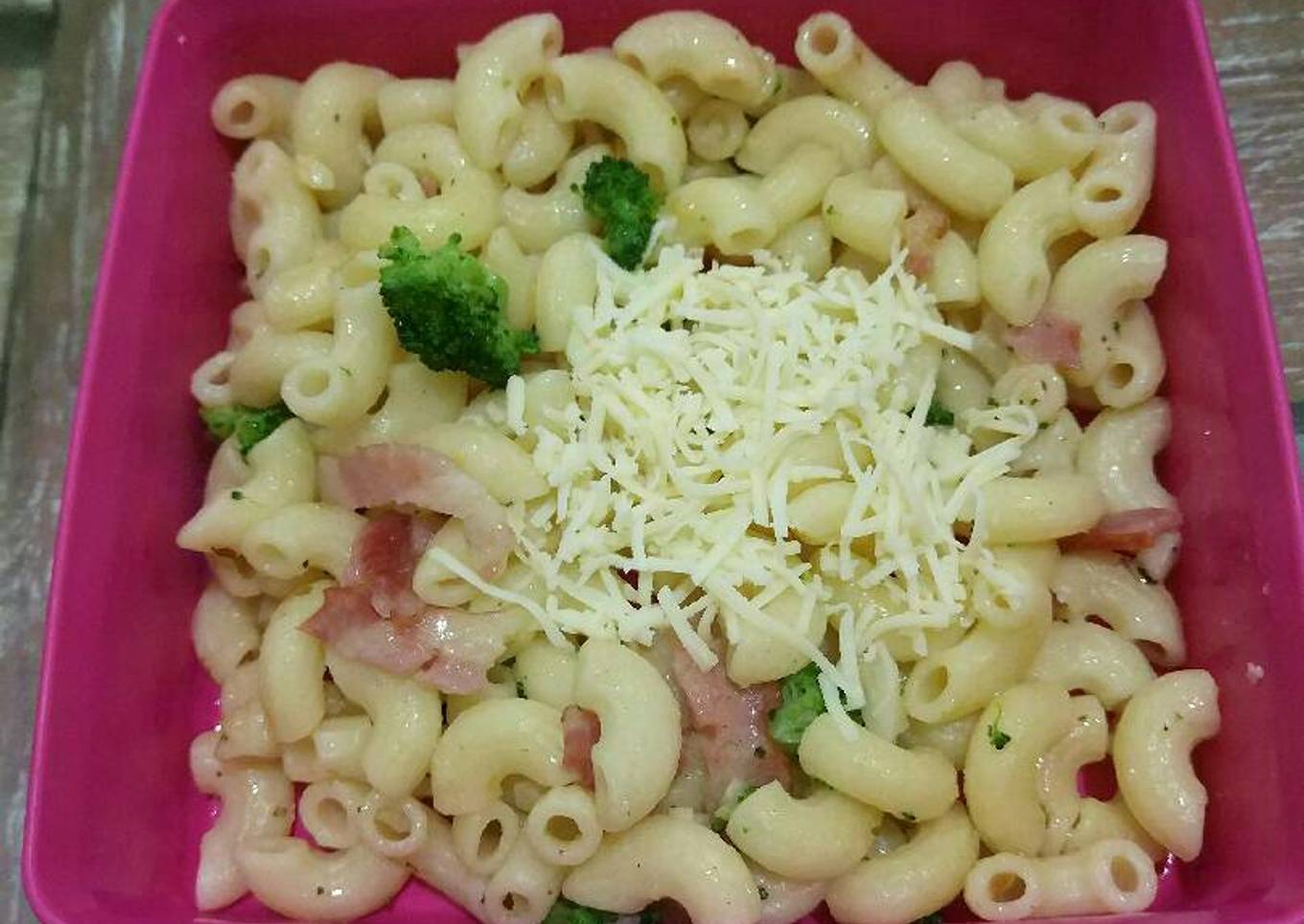 Makaroni bacon brokoli keju (bekal anak)