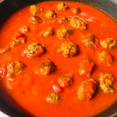 Meatballs in tomato sauce A picture of Meatballs in tomato sauce.