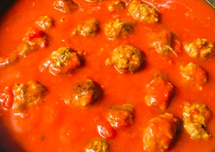 Steps to Make Quick Meatballs in tomato sauce