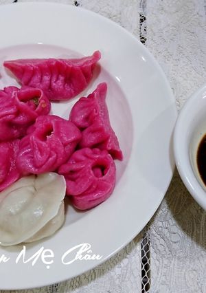 Hình của món Há cảo thanh long đỏ.