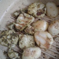 A picture of Grilled paneer and potatoes.