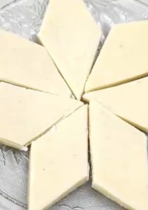 A picture of Kaju katli.