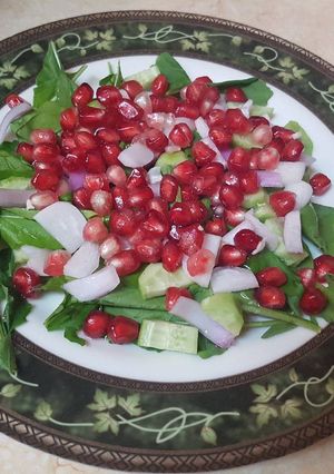 صورة لوصفة سلطة الجرجير بالرمان
