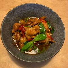 A picture of 3 cups chicken (三杯雞).