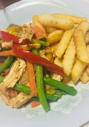 Una foto de Salteado de Vainitas con Pechuga de Pavo !👩‍🍳