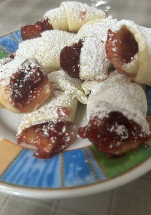 Una foto de Bagels rellenos de mermelada de frutillas