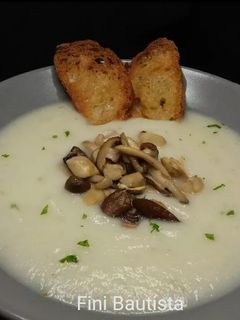 Una foto de Crema de coliflor y nabo