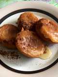 Honey and cinnamon fritters. (Τηγανίτες)