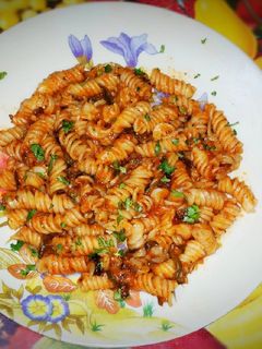 रेड सॉस पास्ता (Red sauce pasta recipe in Hindi) रेसिपी मुख्य फोटो