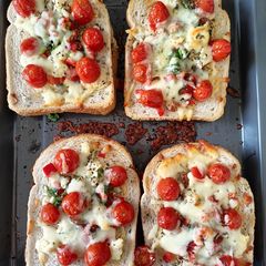 A picture of Toast in the Oven.
