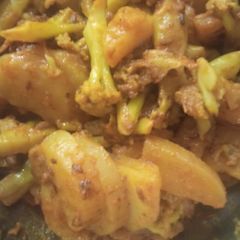 A picture of Cauliflower and potato sabzi.