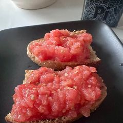A picture of Pan con Tomate (Spanish Tomato Bread).
