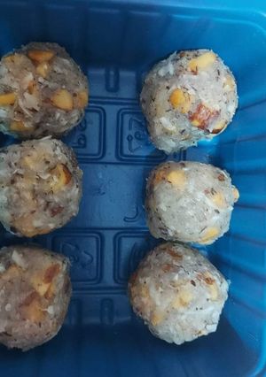 A picture of Nariyal ka ladoo.