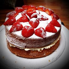A picture of Victoria Sponge Cake.