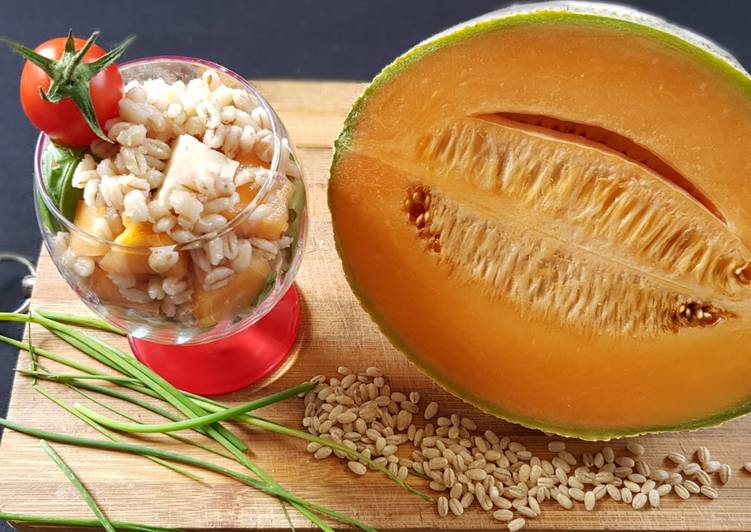 Insalata di melone e orzo perlato