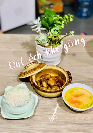 Hình của món Đùi ếch kho gừng.
