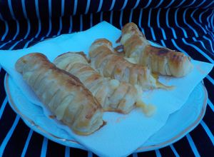 Una foto de Gusanos de hojaldre rellenos de crema