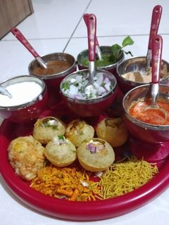 દહીં પૂરી (Dahi Poori Recipe In Gujarati) રેસીપી મુખ્ય ફોટો