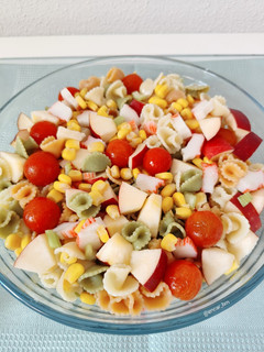 Una foto de Ensalada de pasta con manzana