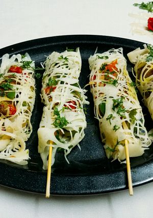 A picture of Chicken net crepes.