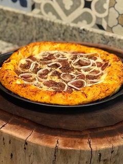 Foto de Pizza Calabreza com borda de Catupiry