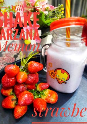 A picture of Strawberry milk shake.