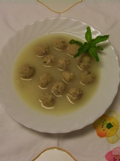 Una foto de Caldo del cocido con albóndigas