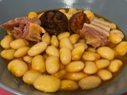 Una foto de fabes con chorizo