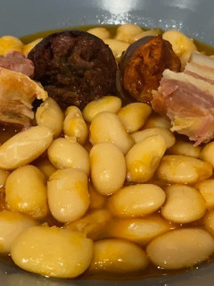 Una foto de Fabada asturiana