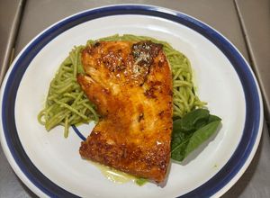 Una foto de *Delicia de Aguacate y Espagueti con Salmón a la Naranja*