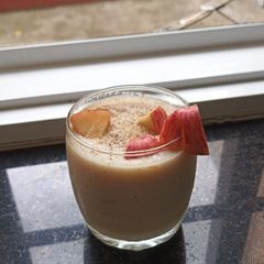 A picture of Apple Cardamom Smoothie | Fresh & Creamy Apple Drink.