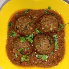 A picture of Gobhi kofta curry.