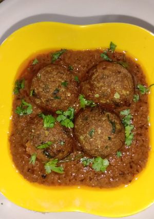 A picture of Gobhi kofta curry.