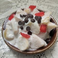 A picture of Tuti fruiti creamy fruit chaat.