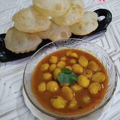 A picture of Phulko Luchi ar Aloor Dum.