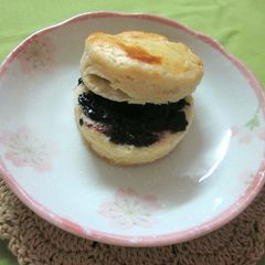 A picture of English Scones.