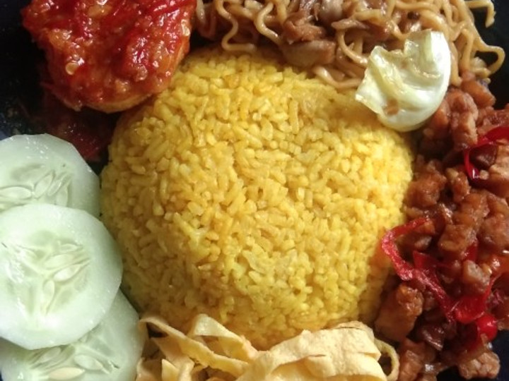 Resep Nasi Kuning Magicom / RiceCooker yang Enak Banget