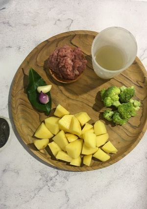 Foto resep MPASI 6m+ Daging Sapi Kaldu Tulang Iga Sapi “Day 1” (Babymoov)