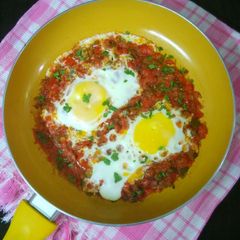 A picture of Mexican Huevos Rancheros.