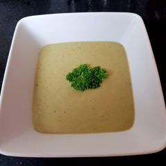 A picture of My Broccoli + Stilton Soup with Chicken. 😚.