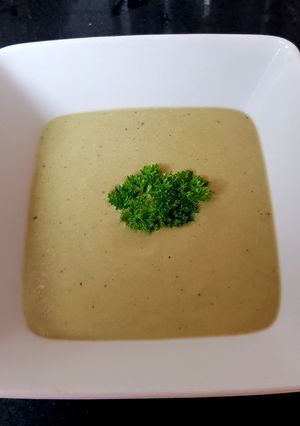 A picture of My Broccoli + Stilton Soup with Chicken. 😚.