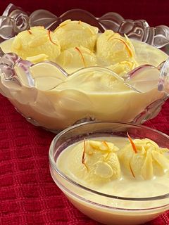 પાઈનેપલ અંગુરી રસમલાઈ (Pineapple Anguri Rasmalai Recipe in Gujarati) રેસીપી મુખ્ય ફોટો