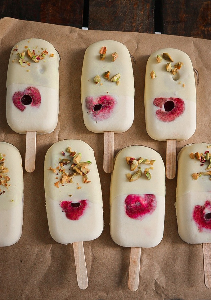Una foto de Polos cheesecake con cerezas 🍒