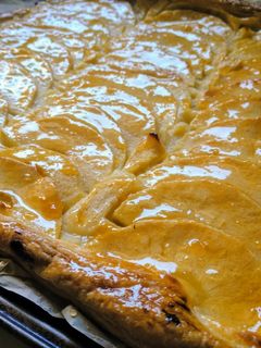 Una foto de Tarta de hojaldre y manzana