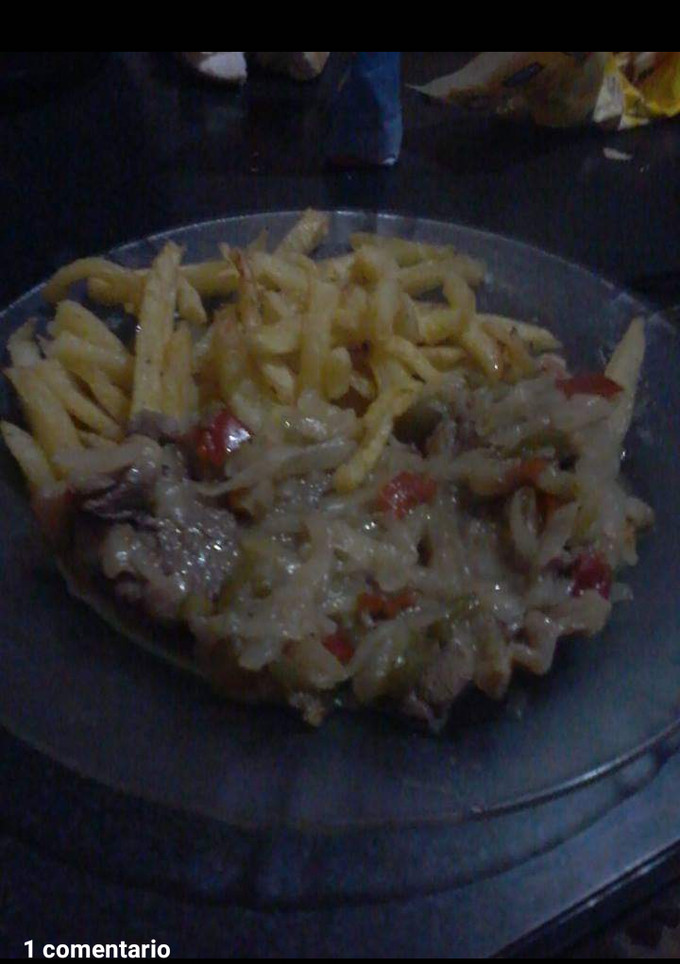 Una foto de Bife a la criolla con fritas
