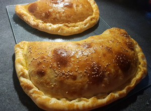 Una foto de Calzone Express sin levadura !!!! Varios gustos