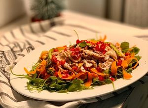 Foto principal de Ensalada de perdiz en escabeche con crudités y granada